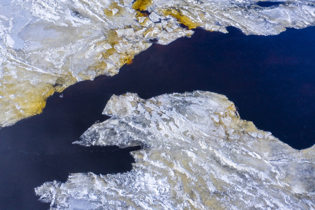 Read more about the article Global Rivalries Are Miring the Clean Energy Revolution