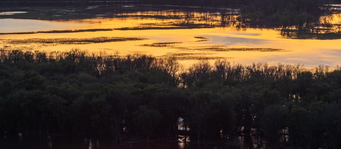 El bamboleo de la Luna, las mareas y las inundaciones